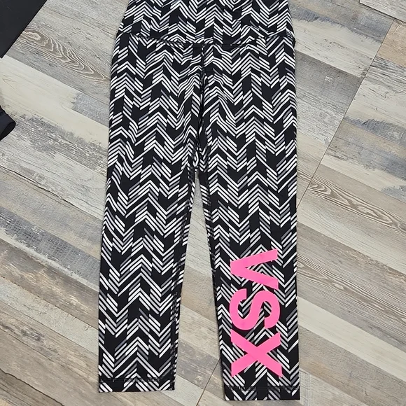 Victoria's Secret VSX Sport Geometric Activewear Set - Picture 6 of 9